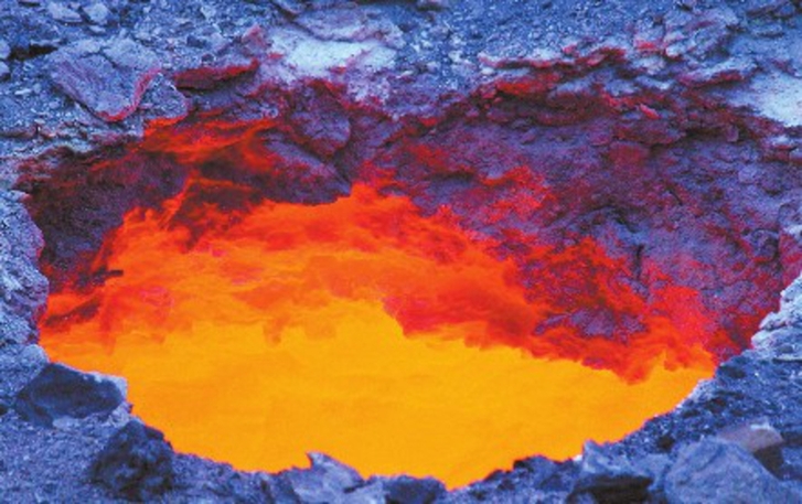 烏魯木齊小區(qū)建筑工地旁驚現(xiàn)“火山口”？