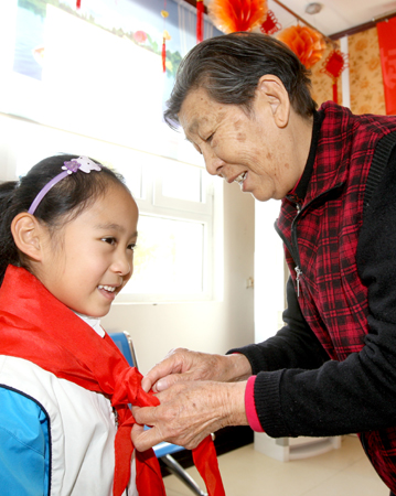 克拉瑪依小學(xué)生：童心獻老人