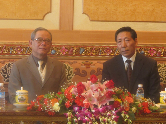 西藏自治區(qū)黨委常委、自治區(qū)政協(xié)副主席巴桑頓珠會見越南祖國陣線中央委員會副主席陳黃探一行