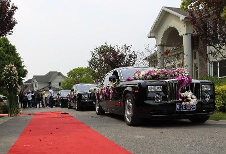 車價(jià)上億“超豪華”迎親車隊(duì)亮相溫州