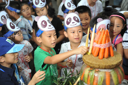 杭州：動(dòng)物園的大熊貓生日會(huì)