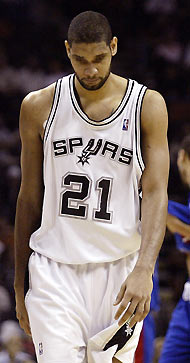 San Antonio Spurs' Tim Duncan reacts during the second half of his NBA game in San Antonio, Texas, January 12, 2006. The Pistons defeated the Spurs 83-68.