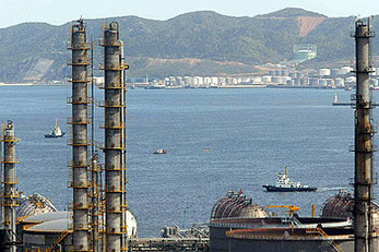 The environmental watchdog yesterday warned 11 highly-polluting factories to clean up their act or face fines or closure.