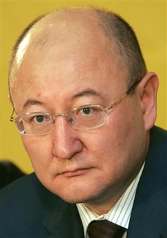 Altynbek Sarsenbaiuly, Kazakhstan's opposition politician attends an opposition bloc meeting in Almaty in this September 10, 2005 file photo.