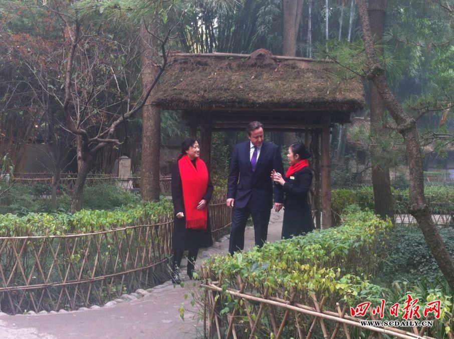 卡梅倫訪問成都(組圖)