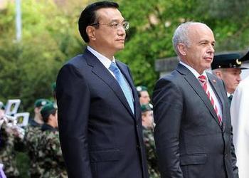 李克強(qiáng)與瑞士聯(lián)邦主席毛雷爾共同會見記者