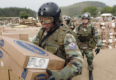 智利軍方震后4天展開救援 空軍司令與總統互相指責