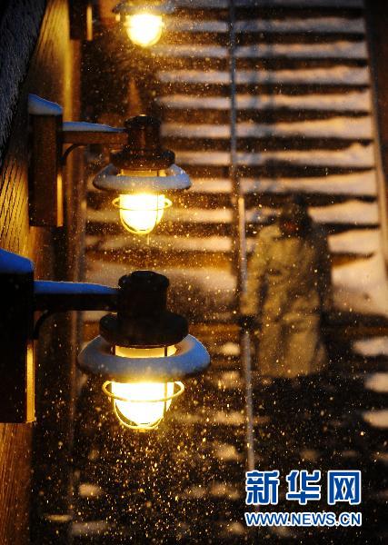 紐約遭暴風雪襲擊 部分地區能見度為零
