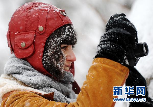 紐約遭暴風(fēng)雪襲擊 部分地區(qū)能見度為零