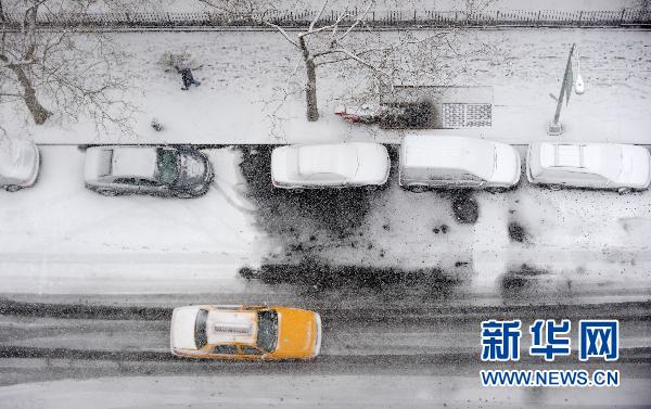 紐約遭暴風雪襲擊 部分地區能見度為零