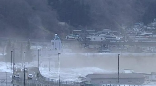 組圖：日本發(fā)生8.9級(jí)地震 民眾紛紛上街避難