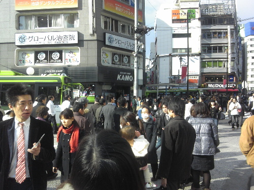 赴日留學(xué)生:東京震感強(qiáng)烈 街頭民眾沒(méi)有恐慌