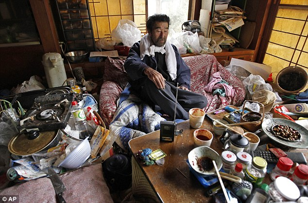 日本地震近一個(gè)月奇跡頻現(xiàn) 75歲老翁獲救、“雞堅(jiān)強(qiáng)”生還