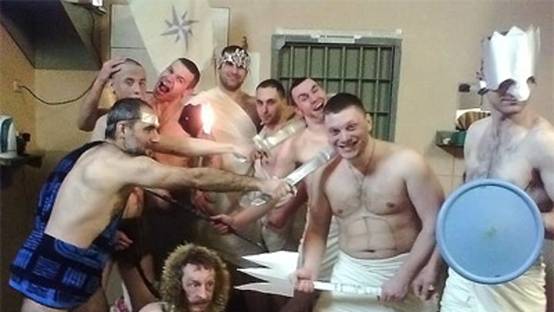 俄羅斯囚犯在囚室辦狂歡派對 監獄被指監管不力