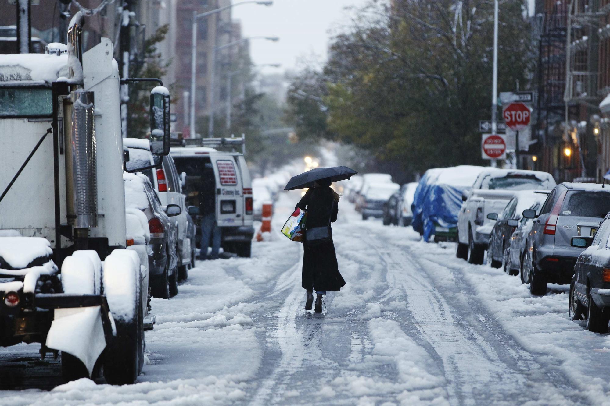 美國(guó)東部迎來(lái)罕見(jiàn)早雪 3人死亡逾200萬(wàn)用戶(hù)斷電