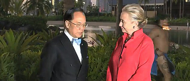 美菲共同防務協(xié)議不得民心 希拉里車隊訪菲期間遭潑油漆