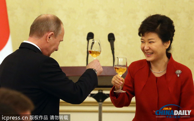 普京訪韓與樸槿惠干杯 兩位單身總統“擦出火花”（組圖）