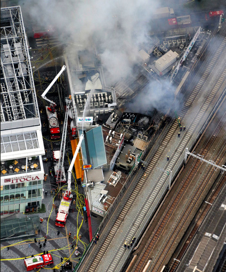 東京地鐵站附近發(fā)生大火 已燒毀4棟建筑物(圖)