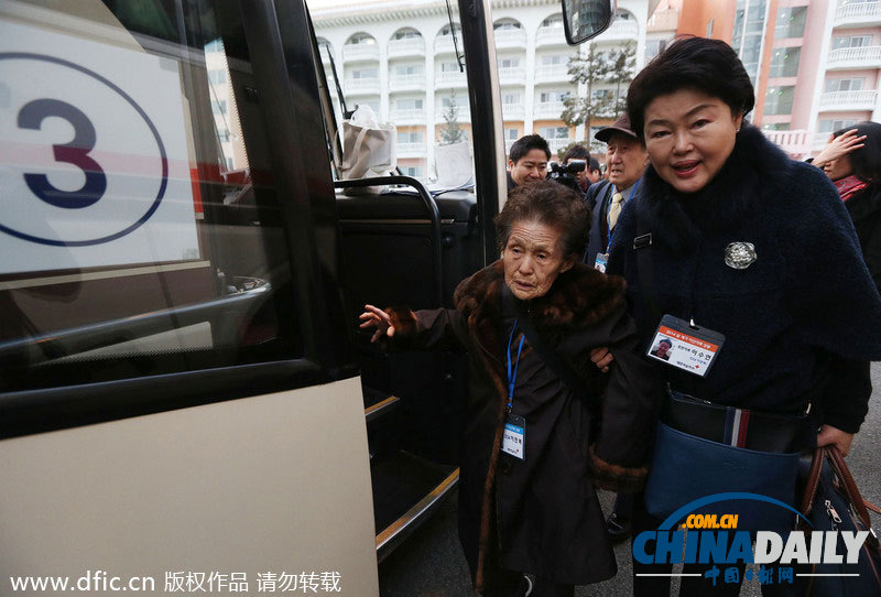 首輪朝韓離散家屬團聚結(jié)束 老人追車表達不舍