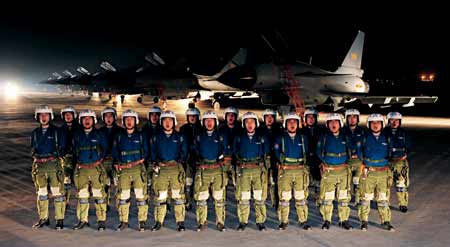 殲10注重與“藍軍”3代機對抗 夜航訓練50%
