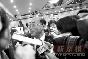 衛(wèi)生部部長(zhǎng)高強(qiáng)：“醫(yī)生開藥方拿回扣也是受賄” 