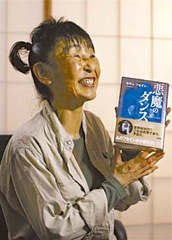 日本譯者:薩達姆小說像好萊塢大片