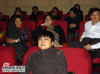 張楊與網友同觀《落葉歸根》 不同年齡不同共鳴