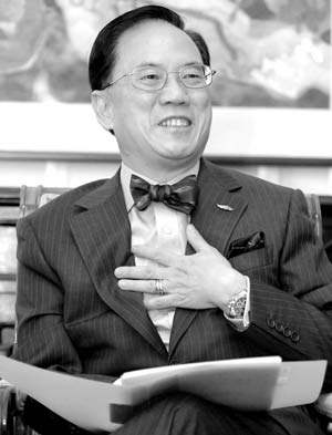 曾蔭權:香港精神就是永不言敗