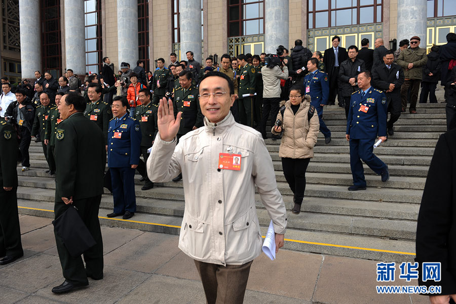 政協委員揮手話別：明年兩會再相見