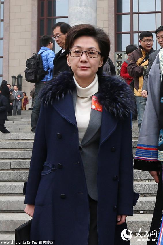 盤點兩會上的央視女主播：周濤笑容很迷人