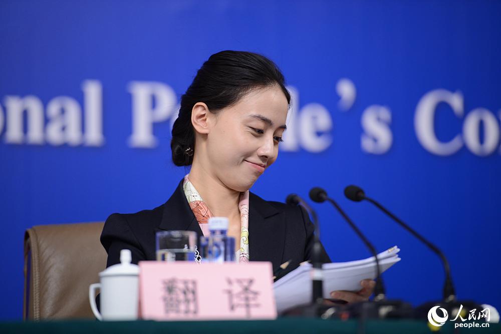 兩會小清新女翻譯 盤點近年兩會女翻譯