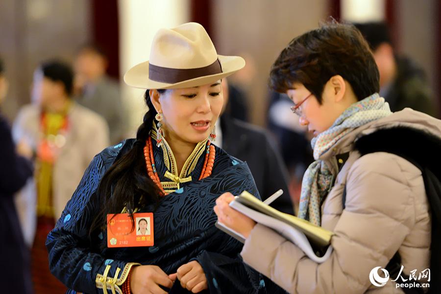 2014兩會：少數民族代表委員的特色帽飾
