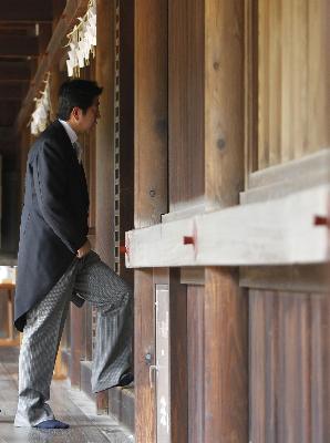 日本舉行二戰結束65周年追悼儀式 40余名議員自行“拜鬼”