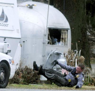 美停車場元旦發生激烈槍戰 警方1死1傷嫌犯被擊斃