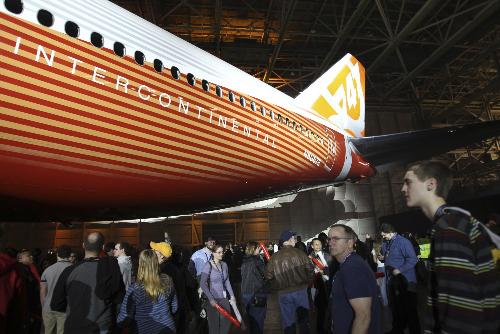 波音公司發(fā)布新型747-8洲際客機飛機