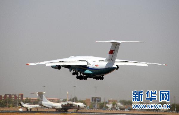 中國空軍4架運輸機接運我在利人員返回祖國