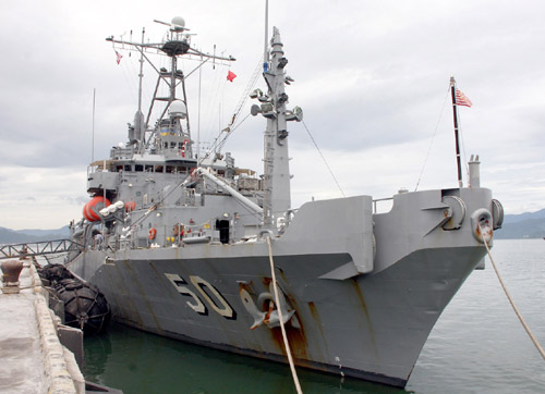 美軍艦抵達越南峴港開始聯合軍事演練