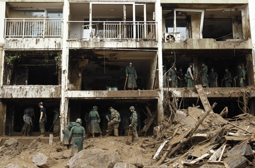 韓國遭洪災泥石流襲擊60人死亡 百余士兵緊急排查邊境地雷