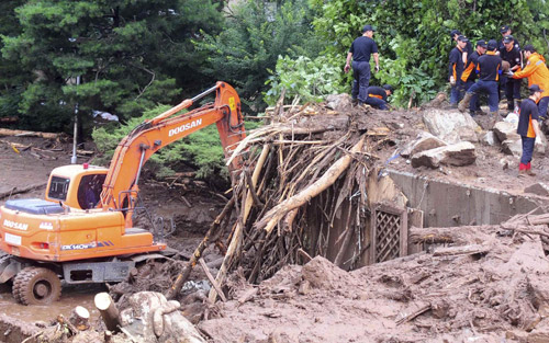 韓國遭洪災泥石流襲擊60人死亡 百余士兵緊急排查邊境地雷
