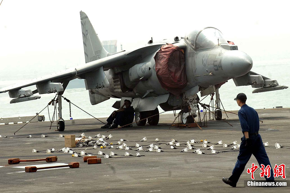美海軍“拳師”號(hào)兩棲攻擊艦訪港