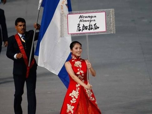 當(dāng)各地空姐遇到旗袍 誰(shuí)最美？