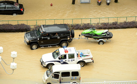 罕見暴雨突襲福建福清三小時 城區被淹成澤國