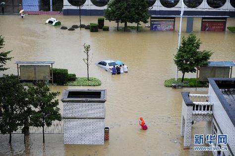 南方遭暴雨襲擊 城區可“看海”