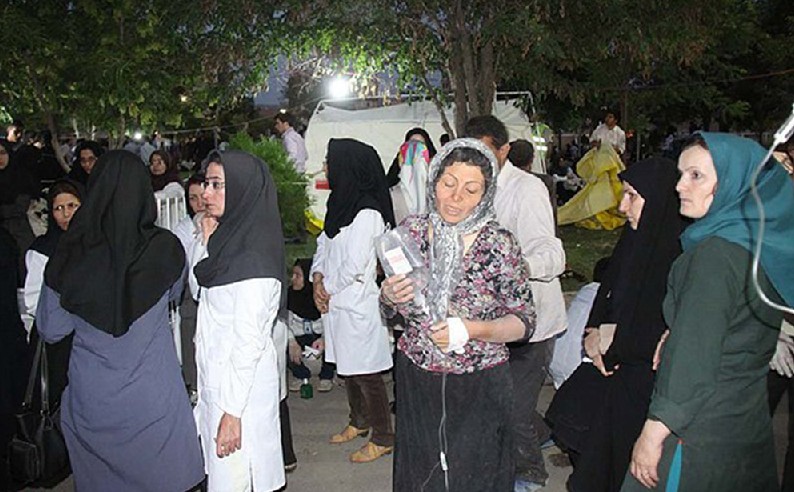 伊朗西北部連發(fā)兩次超6級地震數(shù)千死傷 醫(yī)療人員物資緊缺