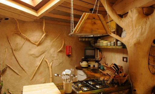 英國(guó)商人打造全英最豪華樹屋 不超200英鎊一晚