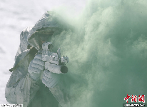 韓美海軍陸戰(zhàn)隊舉行雪地軍演
