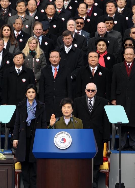 樸槿惠發(fā)表就職演說(shuō) 承諾建設(shè)國(guó)民幸福新時(shí)代