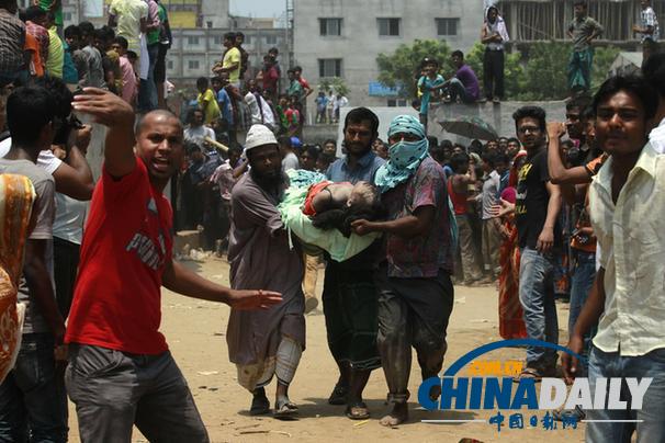 孟大樓倒塌近300人亡 警方用催淚彈應對抗議者