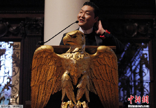 鳥叔哈佛大學(xué)演講 現(xiàn)場(chǎng)不忘秀騎馬舞