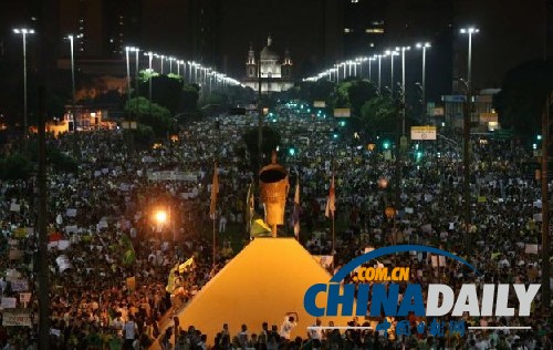 巴西抗議活動(dòng)引多地暴力沖突 南部一少年被車(chē)撞死